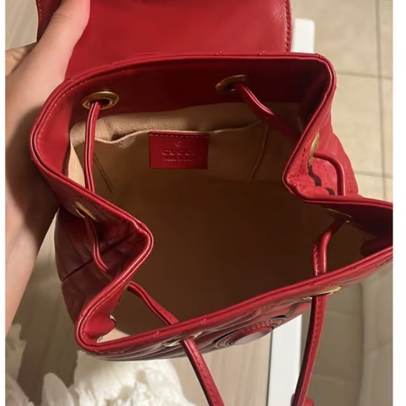 Gucci
Marmont leather backpack
Good condition
Red, Leather - Picture 4 of 7